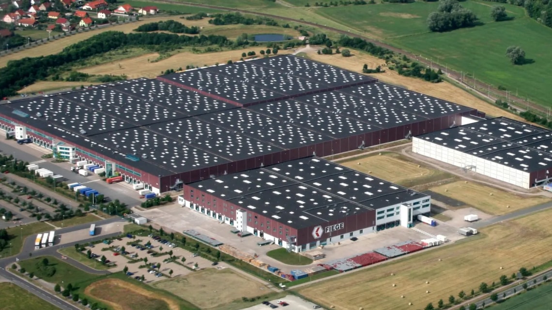 FIEGE baut für Sportscheck einen der größten Autostores in Deutschland